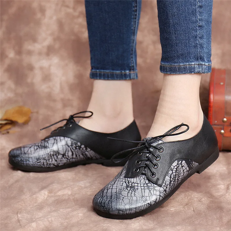 SOCOFY Women Vintage Style Soft Leather Shoes Dyeing Cracks Lace Up Round Toe Casual Outdoor Ladies Flats Shoes Botas Mujer 2020
SOCOFY Women Vintage Style Soft Leather Shoes Dyeing Cracks Lace Up Round Toe Casual Outdoor Ladies Flats Shoes Botas Mujer 2020