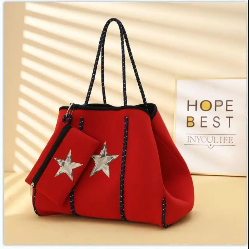 Роскошная женская сумка из неопреновой дышащей ткани для дайвинга, новинка 2021, модная вместительная сумка-тоут, сумки с ручками сверху, сумк... 
Роскошная женская сумка из неопреновой дышащей ткани для дайвинга, новинка 2021, модная вместительная сумка-тоут, сумки с ручками сверху, сумк...