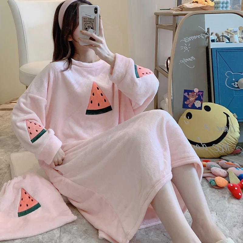 New Cute Flannel Nightgown for Women Winter Leisure Women Nightdress Thicken Sleepwear With Same Storage Bag Fashion Design
New Cute Flannel Nightgown for Women Winter Leisure Women Nightdress Thicken Sleepwear With Same Storage Bag Fashion Design