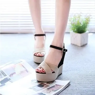 Summer new women's sandals Korean version of fish mouth with waterproof platform super high-heeled women's shoes
Summer new women's sandals Korean version of fish mouth with waterproof platform super high-heeled women's shoes