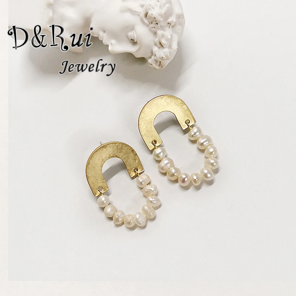 2021 New Pearl Charm Big Circle Gold Hoop Earrings Irregular Pearl Round Earrings for Women Minimalist Elegant Hoop Earrings
2021 New Pearl Charm Big Circle Gold Hoop Earrings Irregular Pearl Round Earrings for Women Minimalist Elegant Hoop Earrings