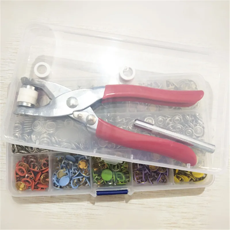 Plier Tool + 100/200 Set 10 Color Metal Sewing Buttons Hollow/Solid Prong Press Studs Snap Fasteners for Installing Clothes Bags
Plier Tool + 100/200 Set 10 Color Metal Sewing Buttons Hollow/Solid Prong Press Studs Snap Fasteners for Installing Clothes Bags