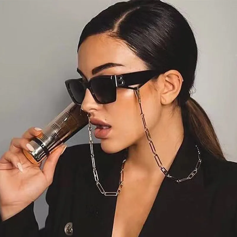 Brand Designer New Fashion Vintage Sunglasses Men Women Black Square Eyewear B Letter Sun Glasses Shades With Neck Chain Lanyard
Brand Designer New Fashion Vintage Sunglasses Men Women Black Square Eyewear B Letter Sun Glasses Shades With Neck Chain Lanyard