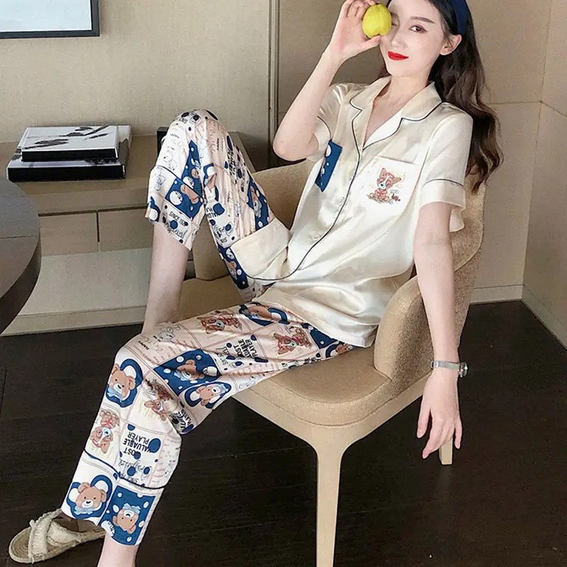 Pijamas Women 2021 New Summer Silk Sleepwear Set Kawaii Bear Print Pajamas Soft Lapel Cute Casual Pyjamas Two Piece Home Suit
Pijamas Women 2021 New Summer Silk Sleepwear Set Kawaii Bear Print Pajamas Soft Lapel Cute Casual Pyjamas Two Piece Home Suit