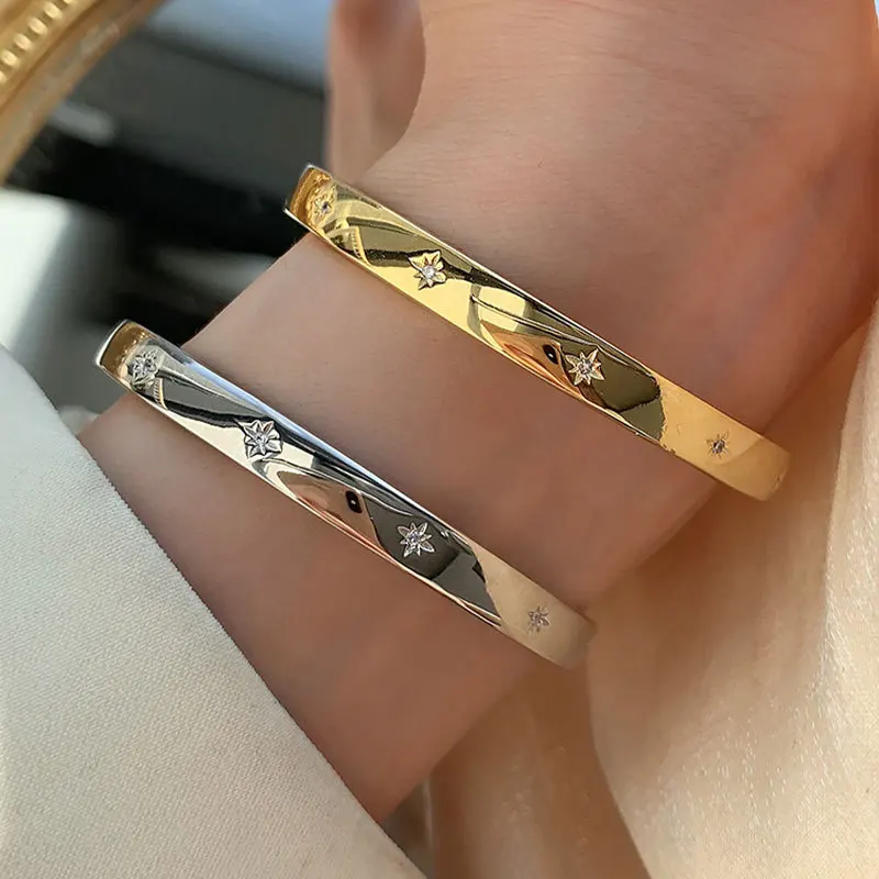 New All-match Starlight Wide Face Bracelet European And American Retro Light Fashion Creative Ladies Gift Bracelet
New All-match Starlight Wide Face Bracelet European And American Retro Light Fashion Creative Ladies Gift Bracelet