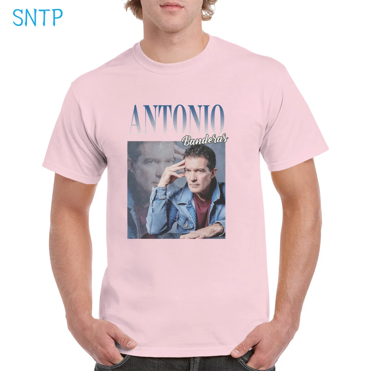 Antonio Banderas Retro Aesthetics t shirt Trending Popular Classic 90'S graphics Tops 100% Cotton Female/Man T-Shirt
Antonio Banderas Retro Aesthetics t shirt Trending Popular Classic 90'S graphics Tops 100% Cotton Female/Man T-Shirt