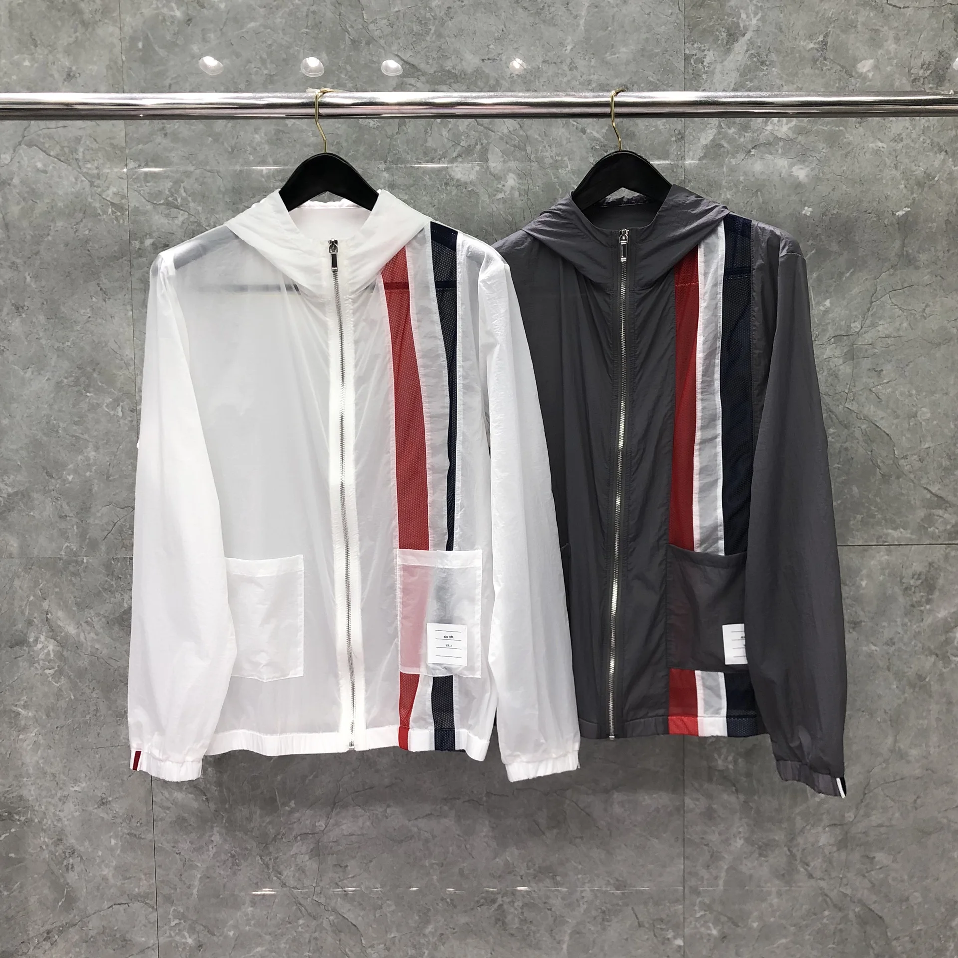 TB THOM BULUO Fashion Brand Jacket Men Summer Uv Sun-Protective Outdoor Coat Patchwork Striped Casual Hooded Skin Windbreaker
TB THOM BULUO Fashion Brand Jacket Men Summer Uv Sun-Protective Outdoor Coat Patchwork Striped Casual Hooded Skin Windbreaker