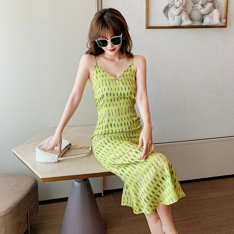 Kimotimo Sexy Sling Dress Women French Temperament Satin V-neck Dress 2021 Summer Fairy Backless Seaside Vocation Style Dress 
Kimotimo Sexy Sling Dress Women French Temperament Satin V-neck Dress 2021 Summer Fairy Backless Seaside Vocation Style Dress