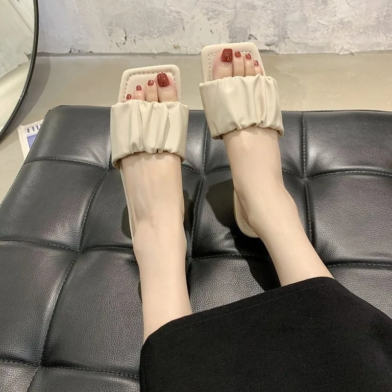 2020 women's new summer comfortable flat-bottom wear fashion fold slippers slip-proof wear-resistant square fairy wind slippers
2020 women's new summer comfortable flat-bottom wear fashion fold slippers slip-proof wear-resistant square fairy wind slippers