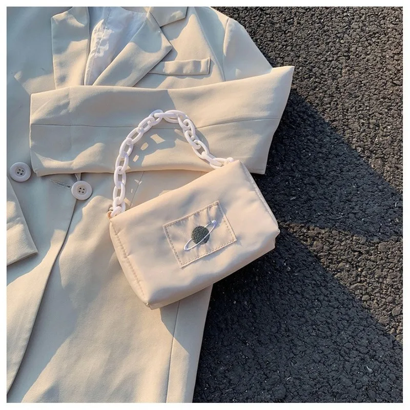 Bag female 2020 new Korean version of the shoulder messenger bag ins underarm baguette chain wild handbag wholesale
Bag female 2020 new Korean version of the shoulder messenger bag ins underarm baguette chain wild handbag wholesale