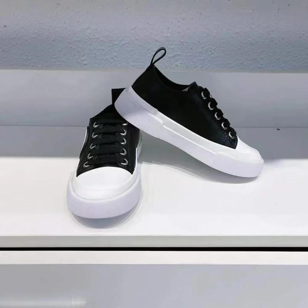 Designer children's shoes 2021 autumn and winter new products fashionable children's round toe casual shoes comfortable flat sho
Designer children's shoes 2021 autumn and winter new products fashionable children's round toe casual shoes comfortable flat sho