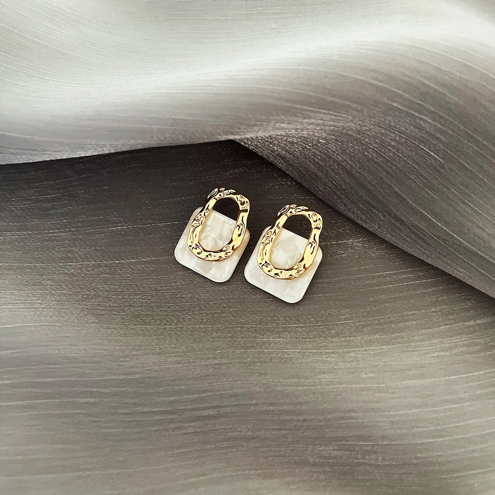 New Fashion Korean Style Acrylic Resin Geometric Square Hanging Stud Earrings Trendy Hollow Metal Trendy Earrings Jewelry Gift
New Fashion Korean Style Acrylic Resin Geometric Square Hanging Stud Earrings Trendy Hollow Metal Trendy Earrings Jewelry Gift