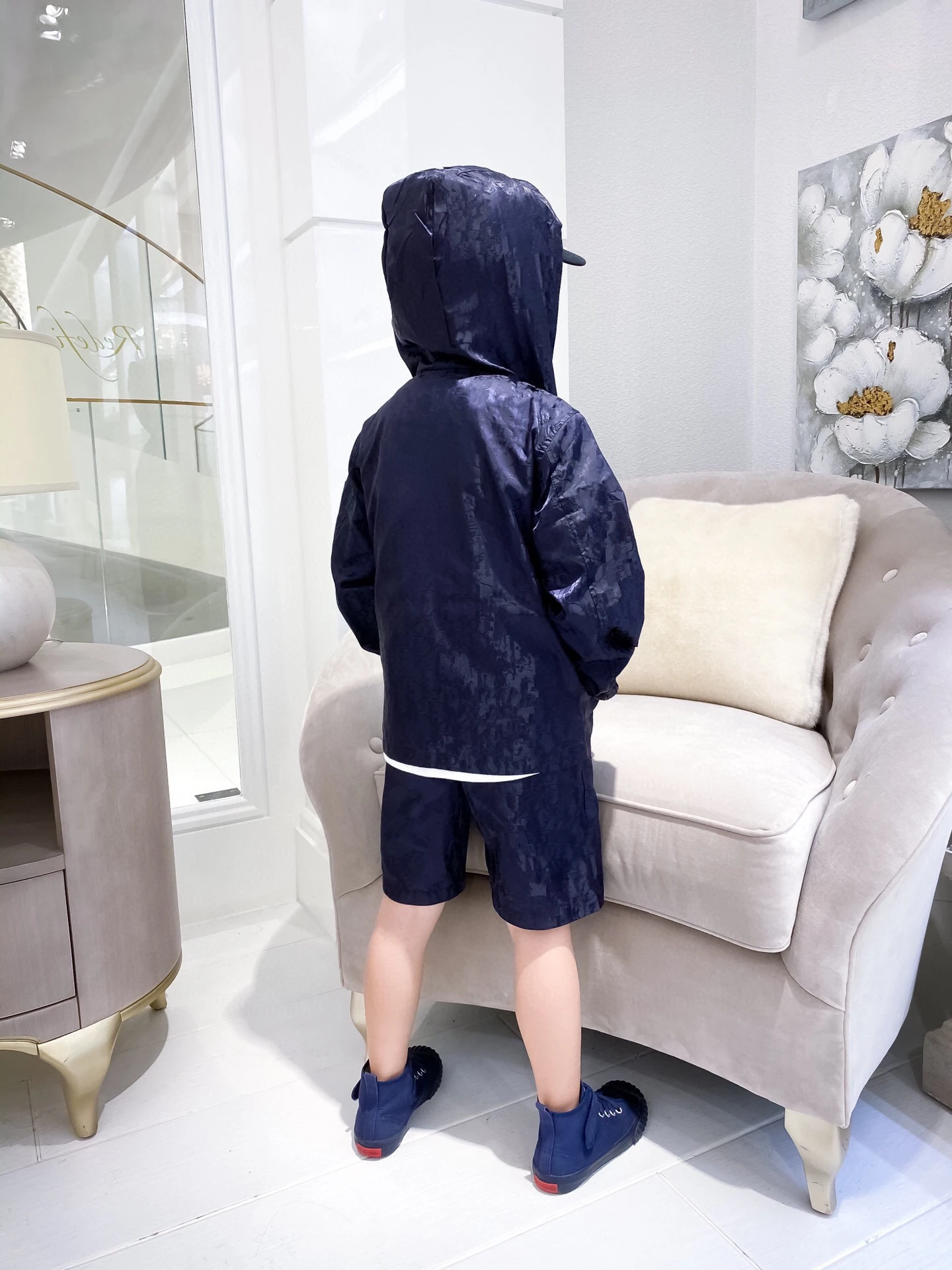 2021 new boys and girls full letter logo zipper windbreaker Shorts Set four seasons children's fashion two piece sunscreen suit
2021 new boys and girls full letter logo zipper windbreaker Shorts Set four seasons children's fashion two piece sunscreen suit