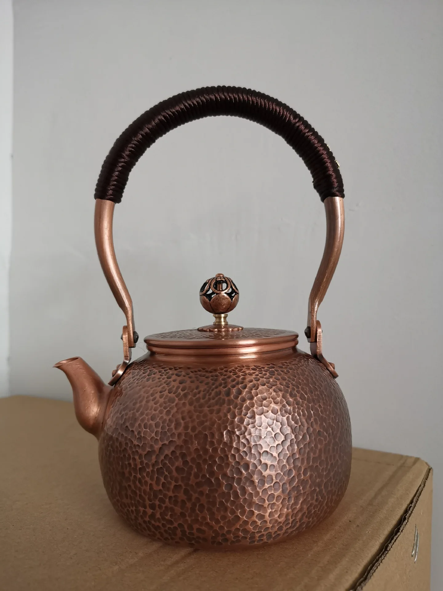 Manual hammer pattern copper teapot red copper teapot antique thickened uncoated kettle tea set set manufacturer
Manual hammer pattern copper teapot red copper teapot antique thickened uncoated kettle tea set set manufacturer