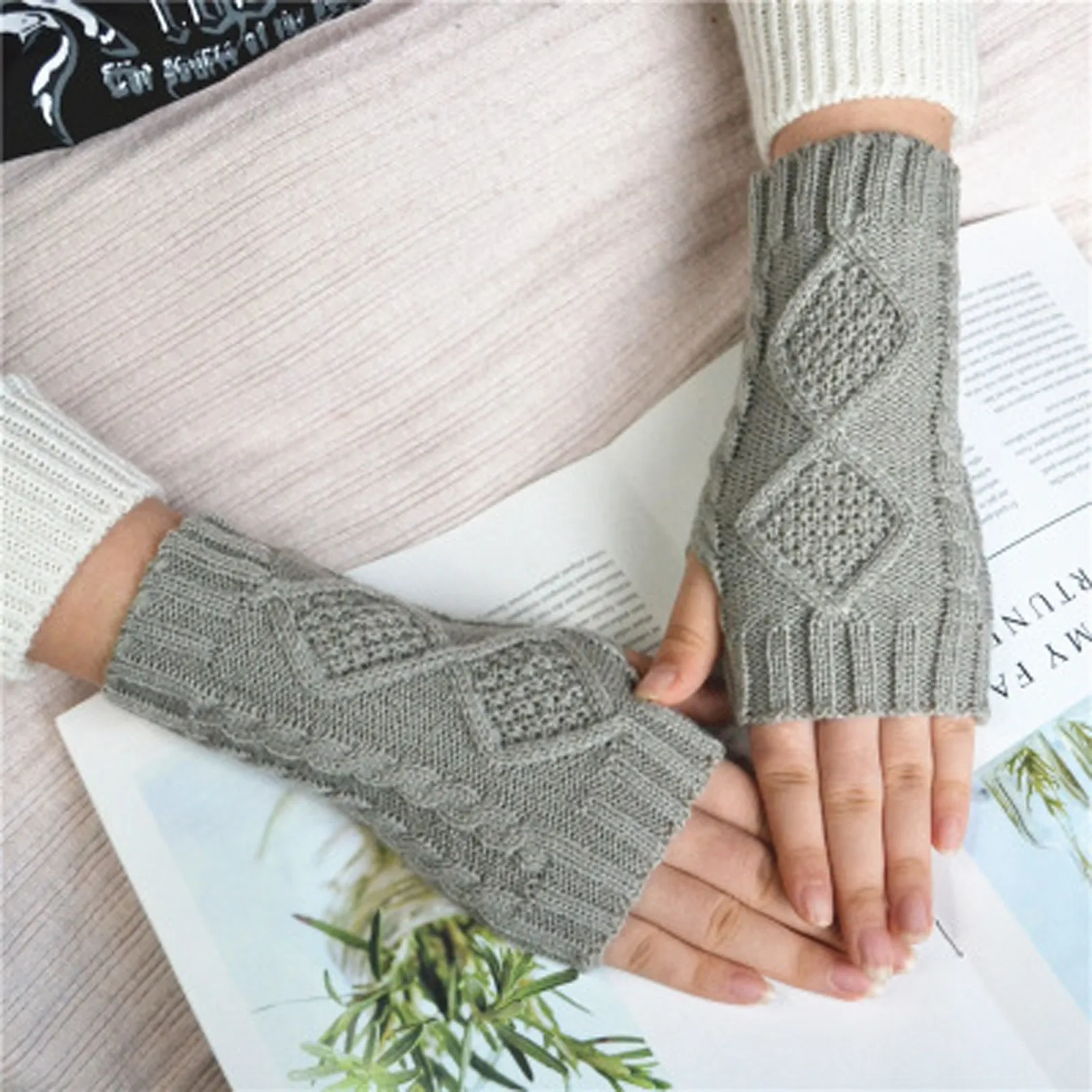 Women Short Stretch Wool Crochet Knit Half Finger Touch Screen Mittens Female Winter Warm Arm Fingerless Cycling Glove
Women Short Stretch Wool Crochet Knit Half Finger Touch Screen Mittens Female Winter Warm Arm Fingerless Cycling Glove