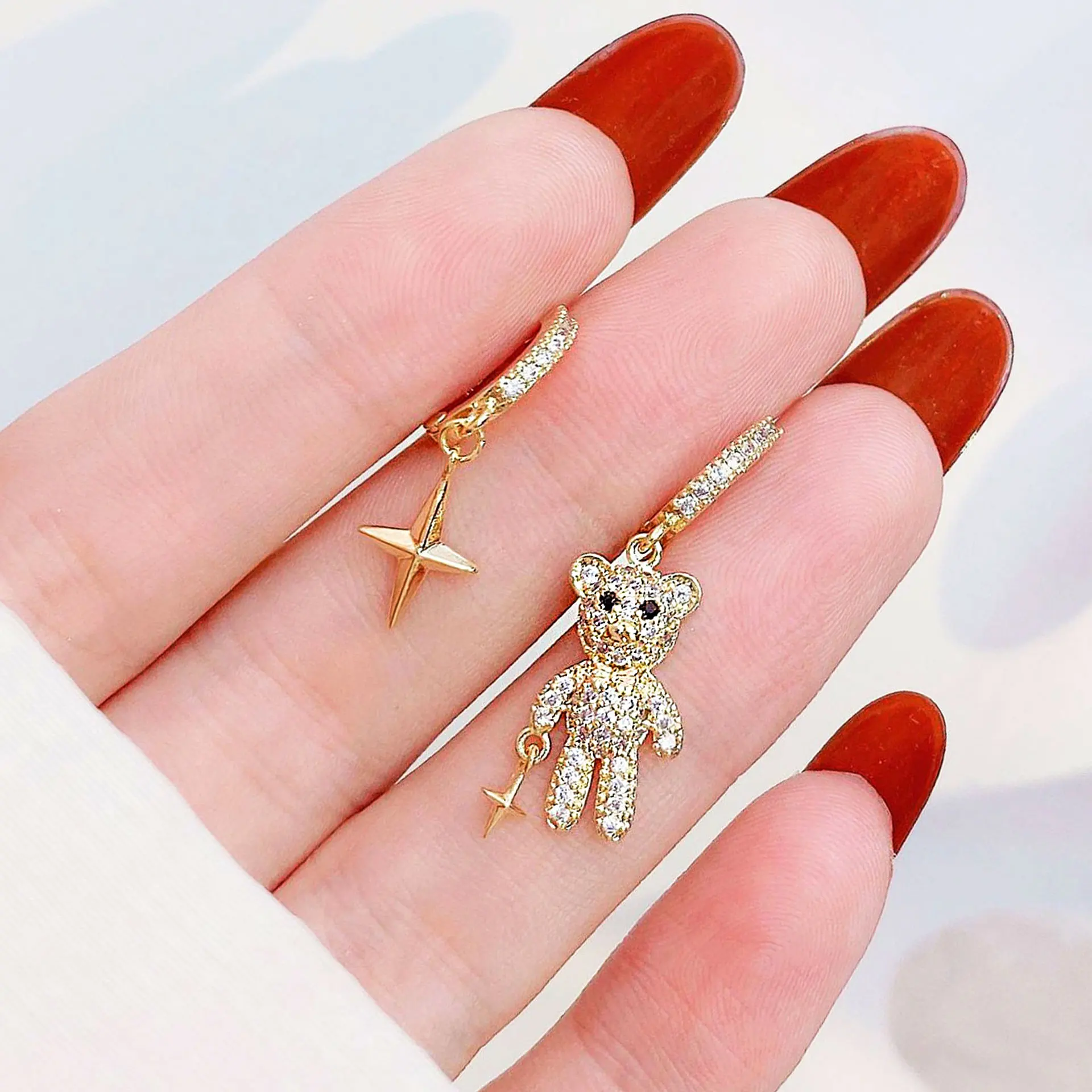 Romantic Asymmetrical Micro Inlaid Bling AAA Zircon Earrings for Lady Temperament Charm Exquisite Diamond Handmade Star Earring
Romantic Asymmetrical Micro Inlaid Bling AAA Zircon Earrings for Lady Temperament Charm Exquisite Diamond Handmade Star Earring
