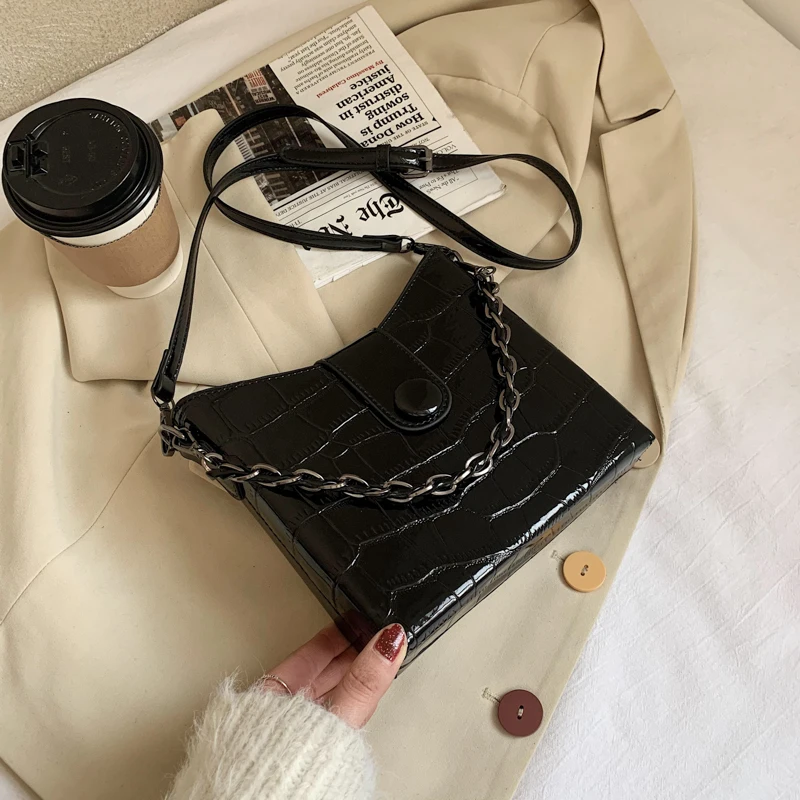 Маленькие дамские сумочки на цепочке, женские сумки на плечо, повседневные мессенджеры, модные женские сумки с каменным узором
Маленькие дамские сумочки на цепочке, женские сумки на плечо, повседневные мессенджеры, модные женские сумки с каменным узором