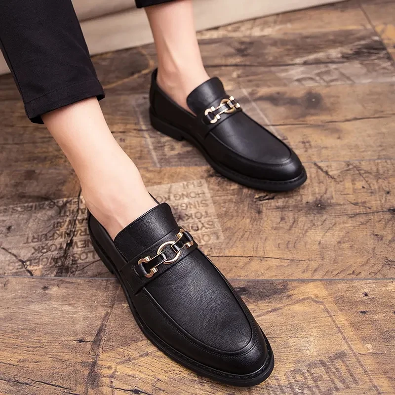 Men's High-end PU Black Round Head Metal Decoration Low Heel Comfortable Fashion Casual Light Luxury All-match Loafers 4KD060
Men's High-end PU Black Round Head Metal Decoration Low Heel Comfortable Fashion Casual Light Luxury All-match Loafers 4KD060