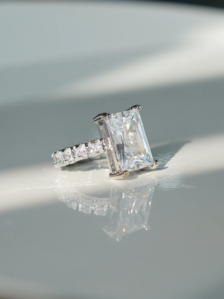Movie Hipp Rings of the Same Style Female Amber Kuo Ginger Hipp Square Diamond Square Diamond Ring Cold Style Advanced
Movie Hipp Rings of the Same Style Female Amber Kuo Ginger Hipp Square Diamond Square Diamond Ring Cold Style Advanced