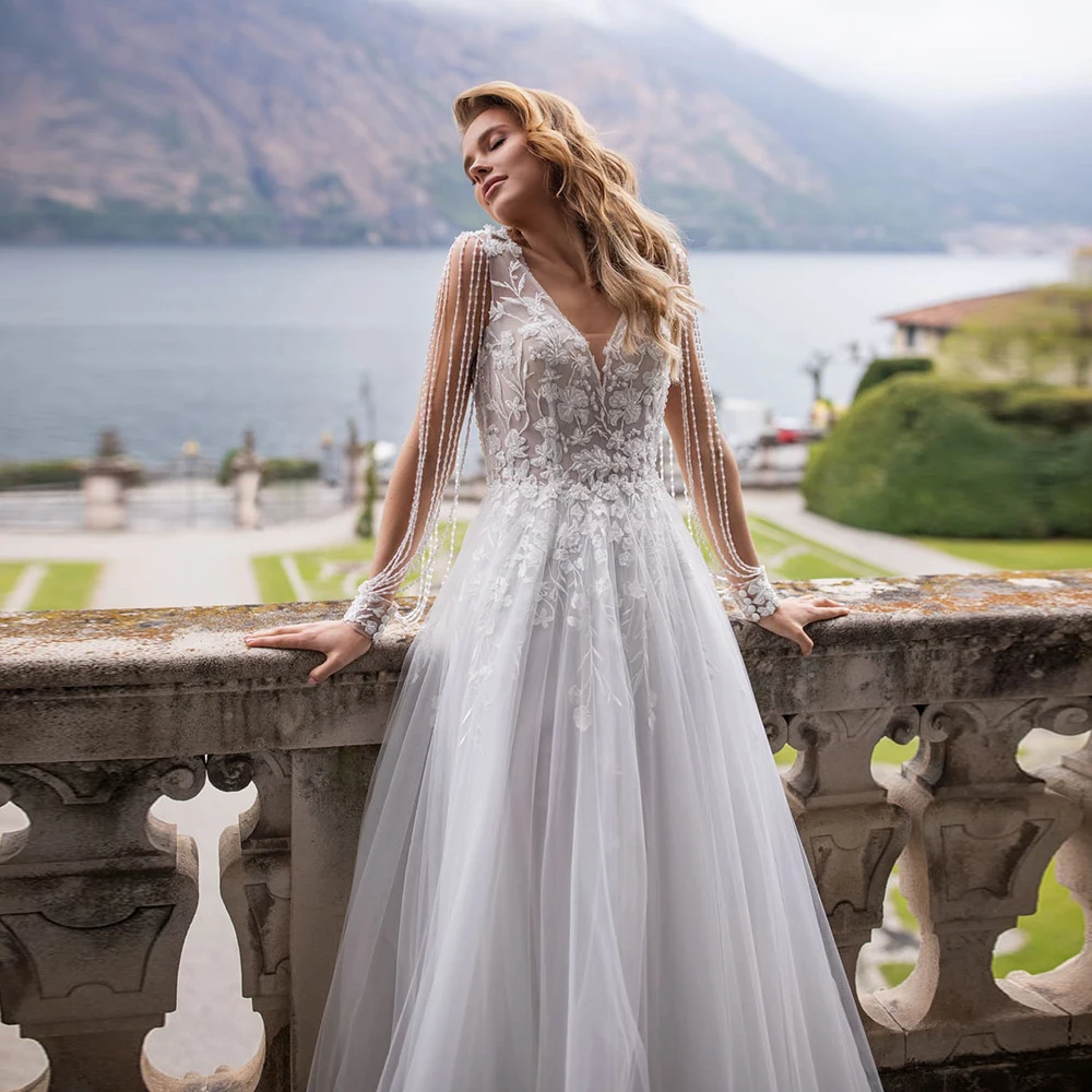 A-Line Appliques Beading Wedding Dresses 2021 V-Neck Sleeveless Sweep Train Charming Tulle Princess Bridal Gown With Button Back
A-Line Appliques Beading Wedding Dresses 2021 V-Neck Sleeveless Sweep Train Charming Tulle Princess Bridal Gown With Button Back