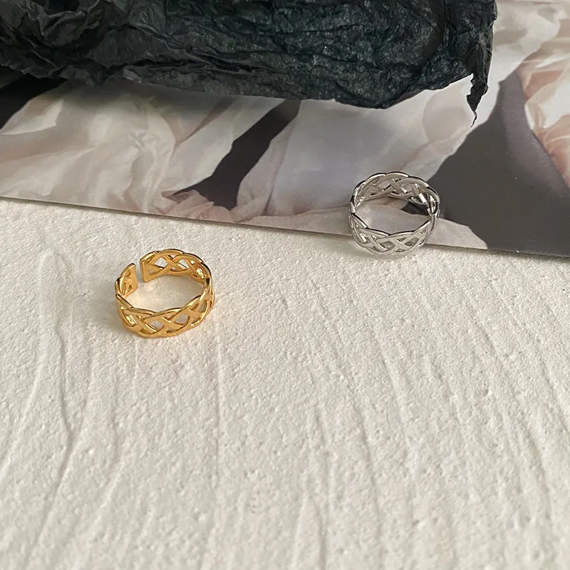 ZN New Korean Style Creativity Design Ring Unisex Trendy Simple Hollow Out Chain Finger Rings for Men Women Fashion Jewelry Gift
ZN New Korean Style Creativity Design Ring Unisex Trendy Simple Hollow Out Chain Finger Rings for Men Women Fashion Jewelry Gift