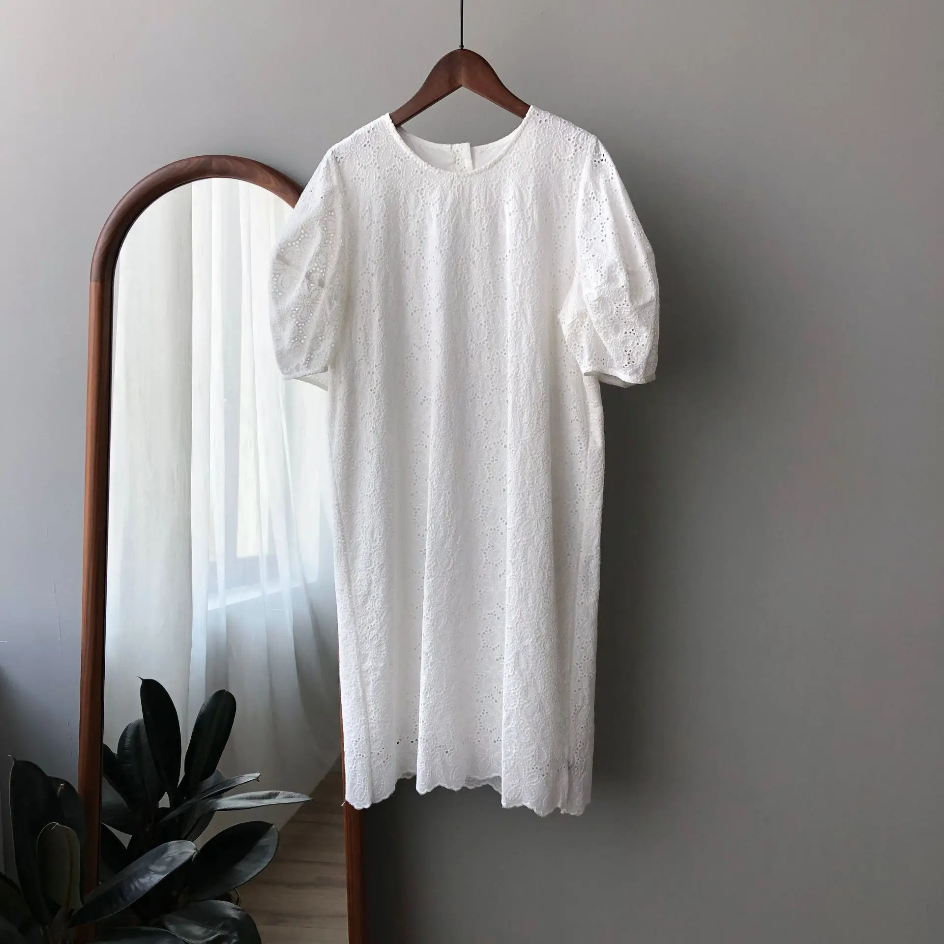 Summer Women Lace White Dress Puff Sleeve Cotton Round Neck Holiday Pure Color Casual Short Skirts Bohemian Vintage Vestidos
Summer Women Lace White Dress Puff Sleeve Cotton Round Neck Holiday Pure Color Casual Short Skirts Bohemian Vintage Vestidos