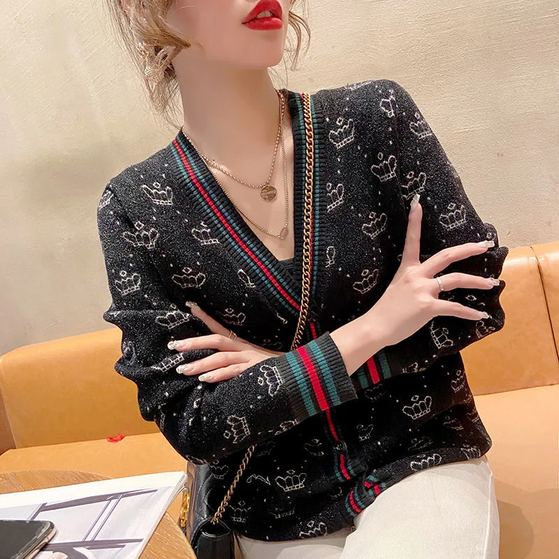 Women's Knitted Cardigan Contrast Color Stripe Crown Pattern v Neck Button Long Sleeves Thin Sweater Wholesale Female Clothes
Women's Knitted Cardigan Contrast Color Stripe Crown Pattern v Neck Button Long Sleeves Thin Sweater Wholesale Female Clothes