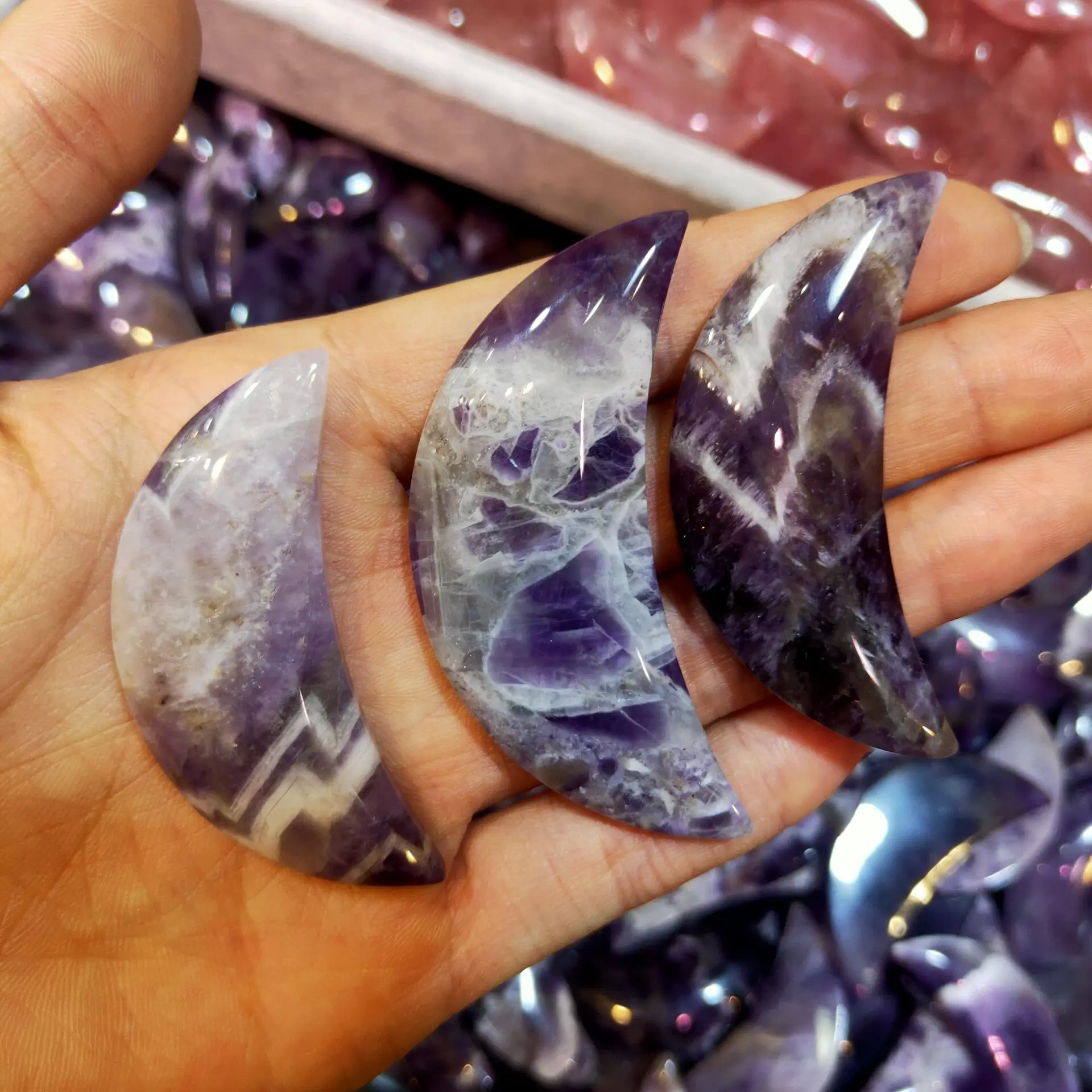 Natural Dream Amethyst Quartz Crystal Moon Shaped Crystal Gemstone Healing Chakra Polished Natural Quartz Crystals
Natural Dream Amethyst Quartz Crystal Moon Shaped Crystal Gemstone Healing Chakra Polished Natural Quartz Crystals