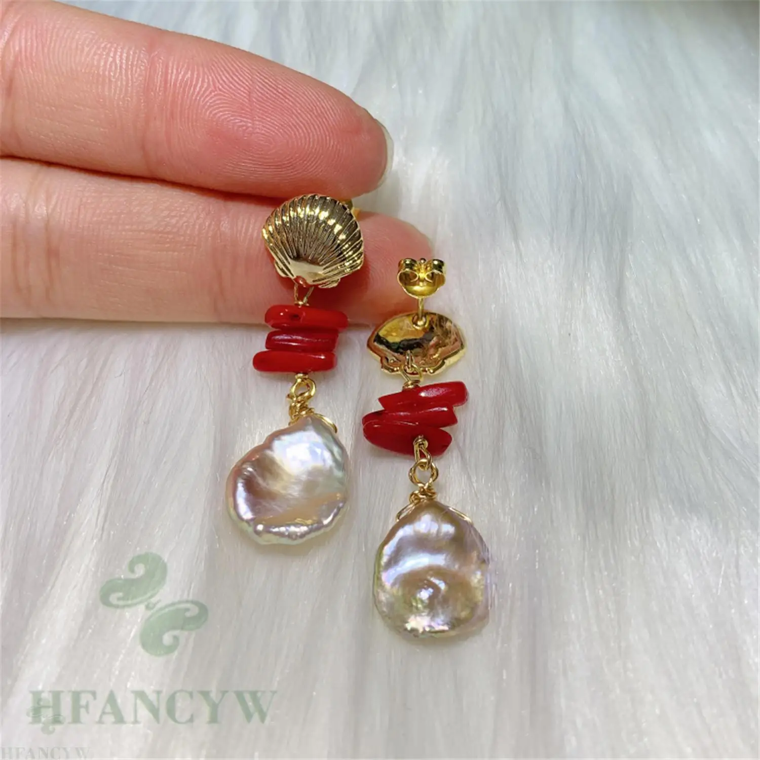 Серьги-гвоздики с барочным жемчугом, 13-14 мм, 18 карат
Серьги-гвоздики с барочным жемчугом, 13-14 мм, 18 карат