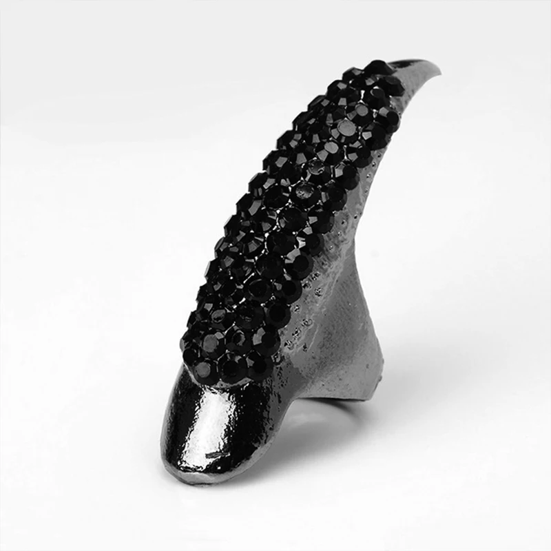 European And American Exaggerated Knuckle Fingernail Geometric Shape Punk Style Fashion Cat-demon Pointed Claw Ring Long Female
European And American Exaggerated Knuckle Fingernail Geometric Shape Punk Style Fashion Cat-demon Pointed Claw Ring Long Female