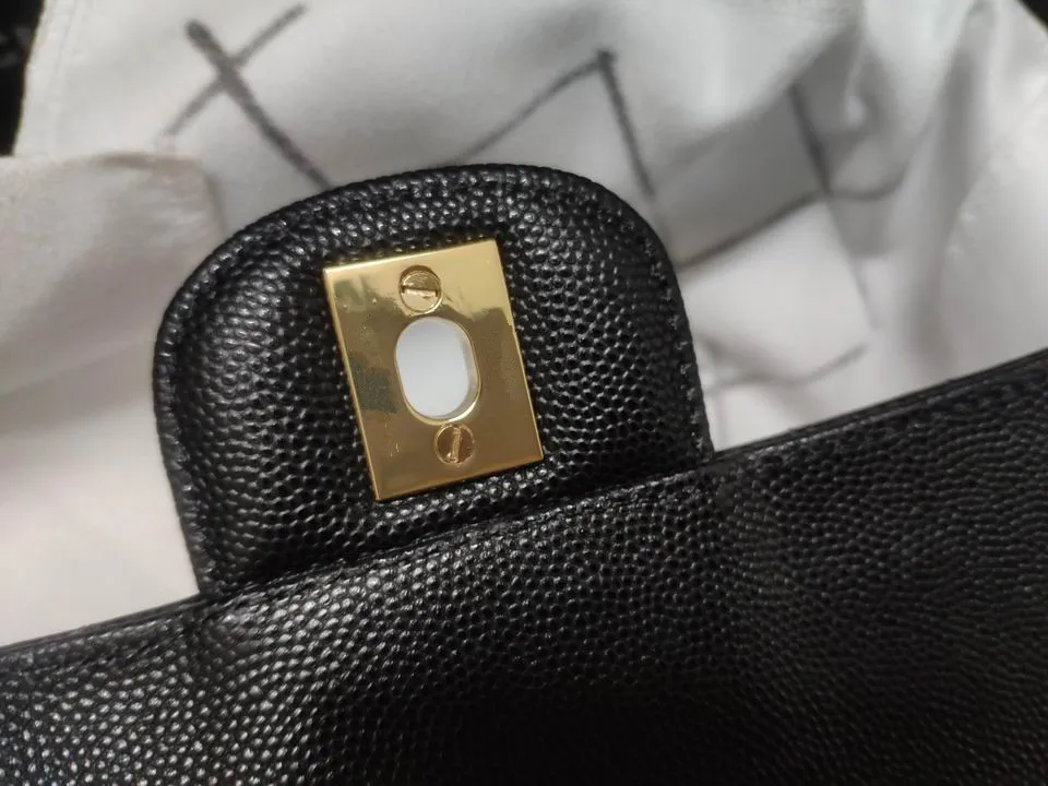 2021 luxury brand new ladies leather messenger bag famous designer brand original quality fashion shoulder bag
2021 luxury brand new ladies leather messenger bag famous designer brand original quality fashion shoulder bag