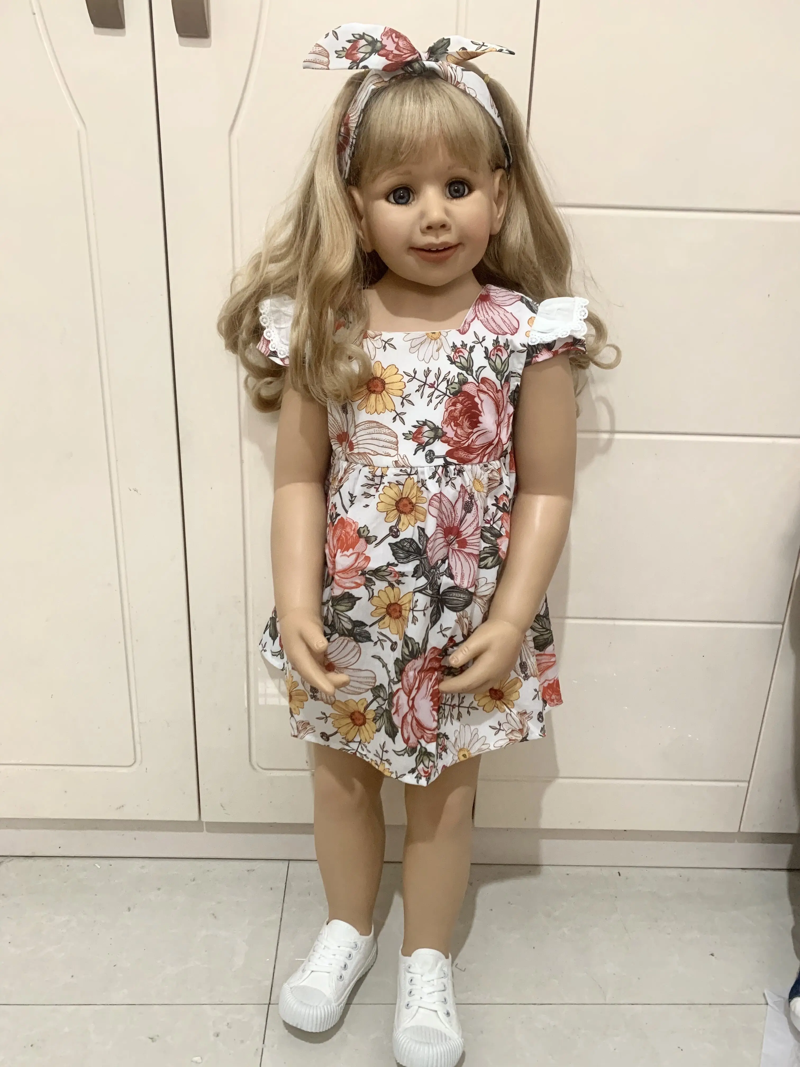 100CM Hard Vinyl Toddler Princess Blonde Smile Girl Doll Lifelike 3-Year-Old Size Child Clothing Photo Model Dress Up Toy
100CM Hard Vinyl Toddler Princess Blonde Smile Girl Doll Lifelike 3-Year-Old Size Child Clothing Photo Model Dress Up Toy