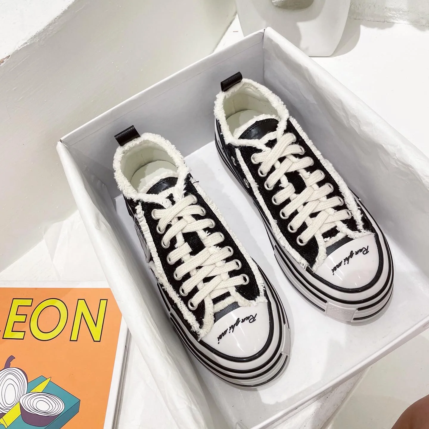 Модные спортивные туфли, новинка 2022, низкие Туфли в стиле ретро, универсальная обувь на толстой подошве, искусственная кожа
Модные спортивные туфли, новинка 2022, низкие Туфли в стиле ретро, универсальная обувь на толстой подошве, искусственная кожа