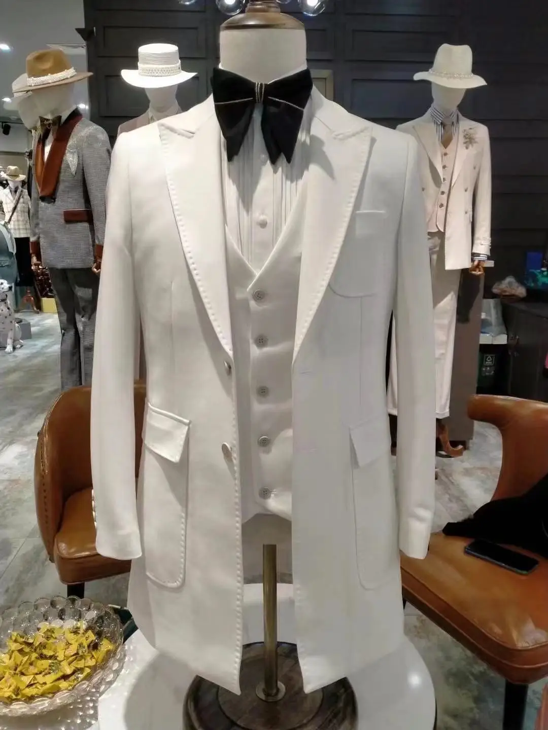 Tailor made luxury wedding suit for men suits slim fit Peak Lapel Fashion Man Business party white Long Blazer Jacket+Pants+Vest
Tailor made luxury wedding suit for men suits slim fit Peak Lapel Fashion Man Business party white Long Blazer Jacket+Pants+Vest