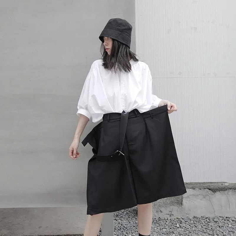 LANMREM New Women Wide Leg Shorts Strap Asymmetric Black Irregular Design Temperament Fashion Tide Loose Fit Summer 2021 2P3175
LANMREM New Women Wide Leg Shorts Strap Asymmetric Black Irregular Design Temperament Fashion Tide Loose Fit Summer 2021 2P3175