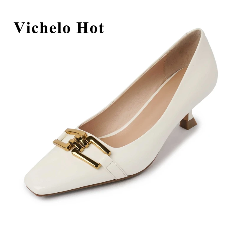 Популярные туфли-лодочки Vichelo из овечьей лакированной кожи с квадратным носком на высоком каблуке, украшенные металлом, в европейском стиле...
Популярные туфли-лодочки Vichelo из овечьей лакированной кожи с квадратным носком на высоком каблуке, украшенные металлом, в европейском стиле...
