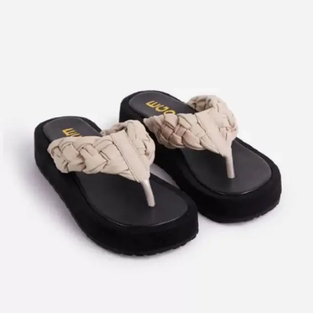 2021 European and American new style round head woven flip flops women's foreign trade plus size medium and beach drags in stock
2021 European and American new style round head woven flip flops women's foreign trade plus size medium and beach drags in stock