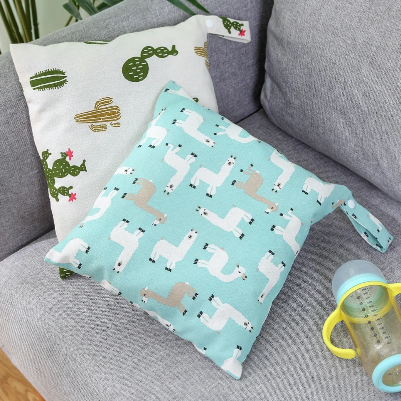 1PC Reusable Waterproof Fashion Prints Wet Dry Diaper Bag Nappy Changing Double Pocket Cloth Handle Wetbags 20*15*4 Cm Wholesale
1PC Reusable Waterproof Fashion Prints Wet Dry Diaper Bag Nappy Changing Double Pocket Cloth Handle Wetbags 20*15*4 Cm Wholesale