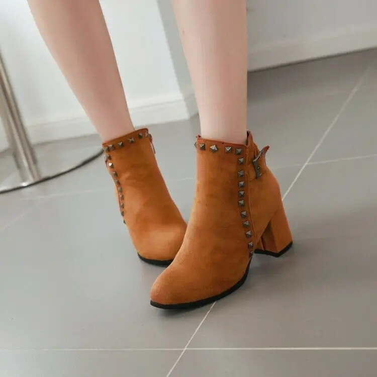 Зимние женские ботильоны на блочном каблуке с шипами и пряжкой, теплая Повседневная обувь, Ретро Размер 
Зимние женские ботильоны на блочном каблуке с шипами и пряжкой, теплая Повседневная обувь, Ретро Размер