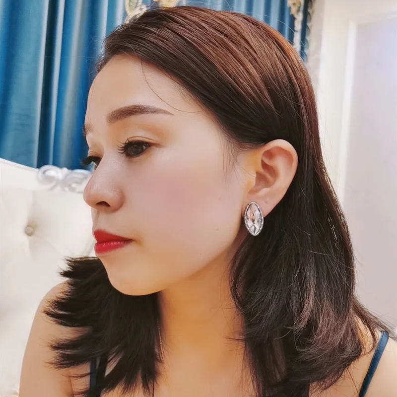 Women's Fashion Retro Horse Eye Ear Clip Carved Ancient Silver Original Clip Earrings Without Piercing Simple Jewelry
Women's Fashion Retro Horse Eye Ear Clip Carved Ancient Silver Original Clip Earrings Without Piercing Simple Jewelry