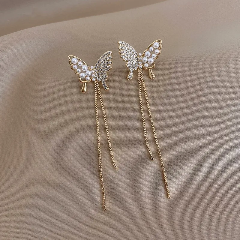 2020 New fashion pearl Hollow butterfly earrings long Metal tassel shiny crystal sweet joker Women Drop earrings
2020 New fashion pearl Hollow butterfly earrings long Metal tassel shiny crystal sweet joker Women Drop earrings