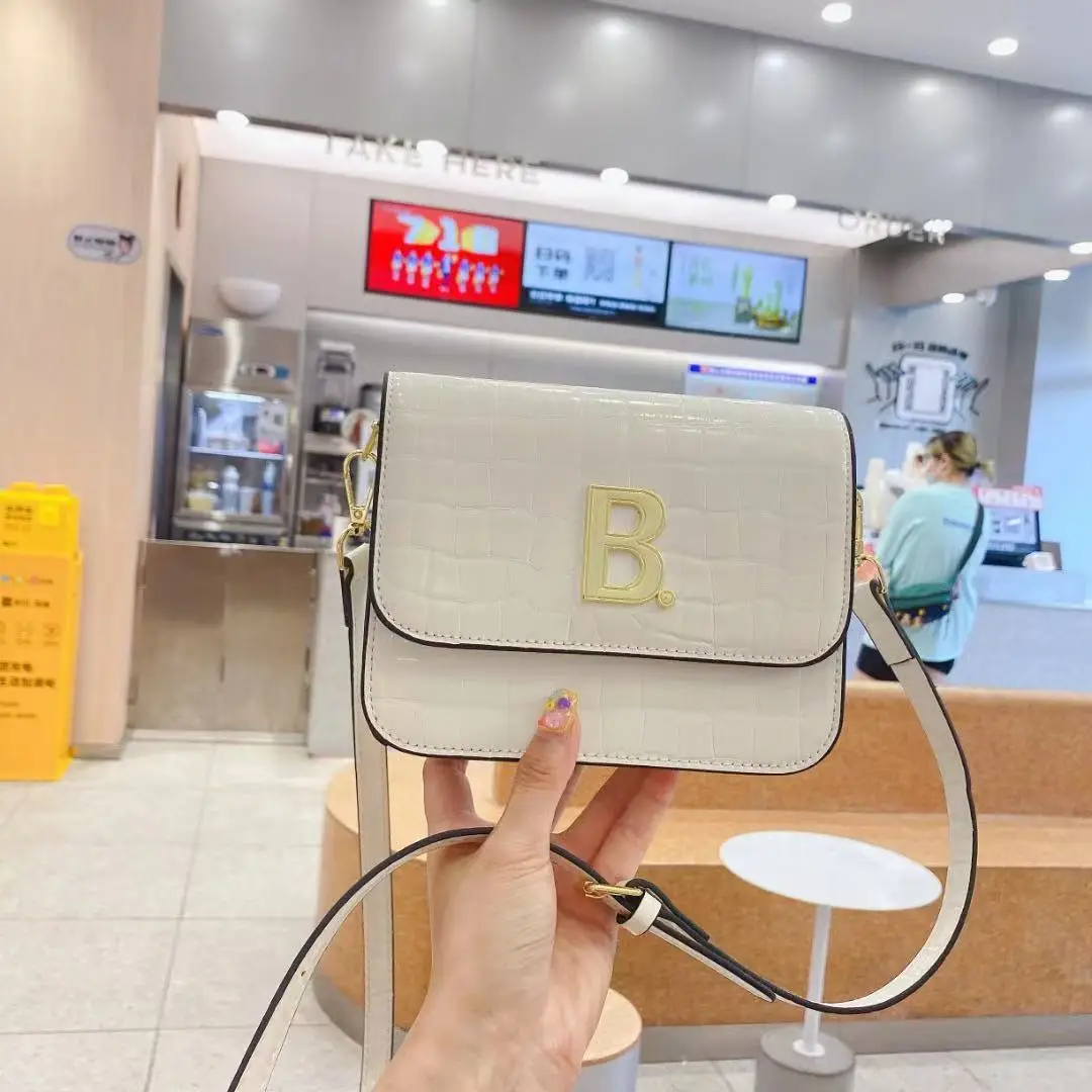2021 Luxury brand men's and women's common chest bag High quality, large capacity fashion brand
2021 Luxury brand men's and women's common chest bag High quality, large capacity fashion brand