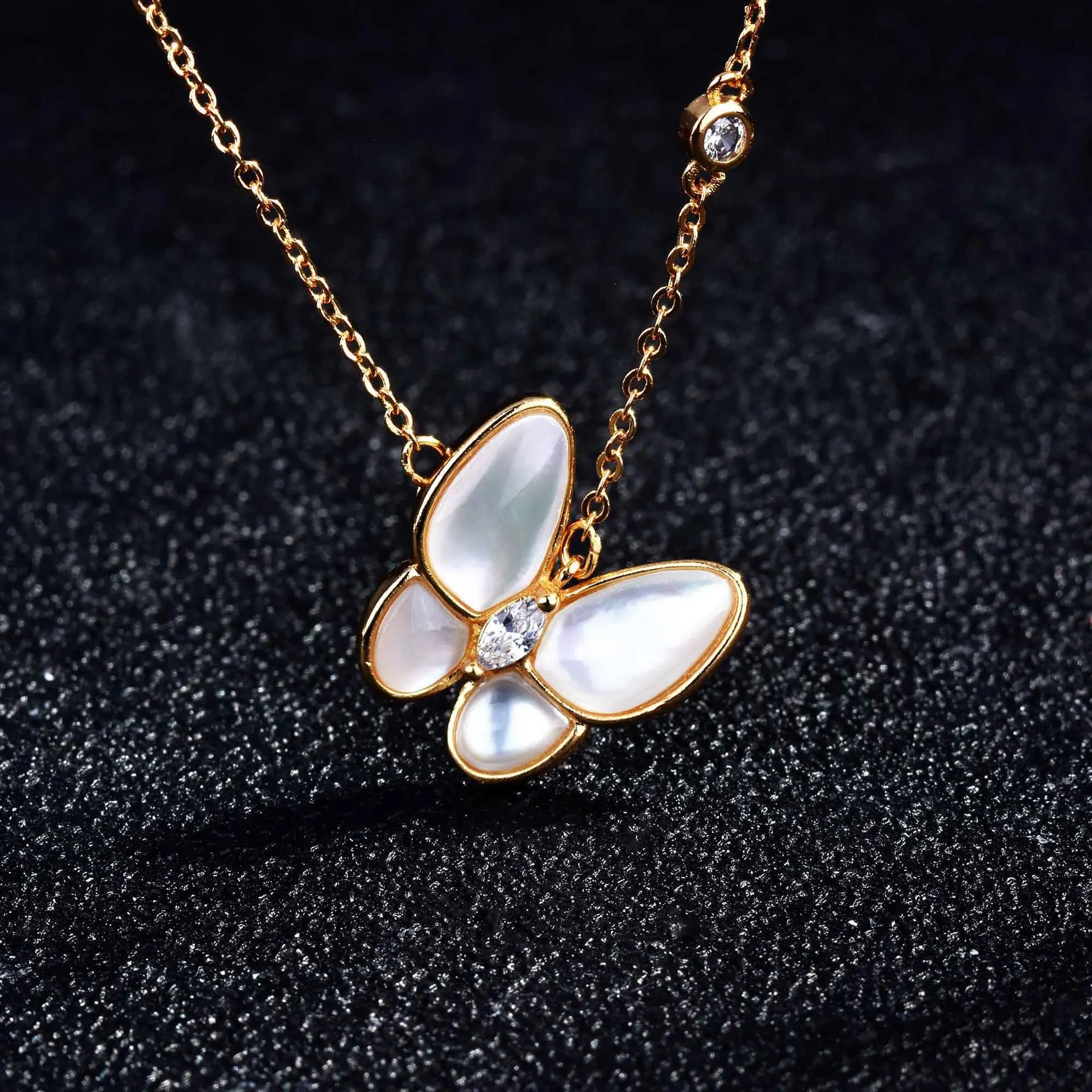 2021 Korean Style Romantic Natural Fritillary Butterfly Bright Spar Pendant Necklaces Women's Elegant Acrylic Jewelry Accessoire
2021 Korean Style Romantic Natural Fritillary Butterfly Bright Spar Pendant Necklaces Women's Elegant Acrylic Jewelry Accessoire