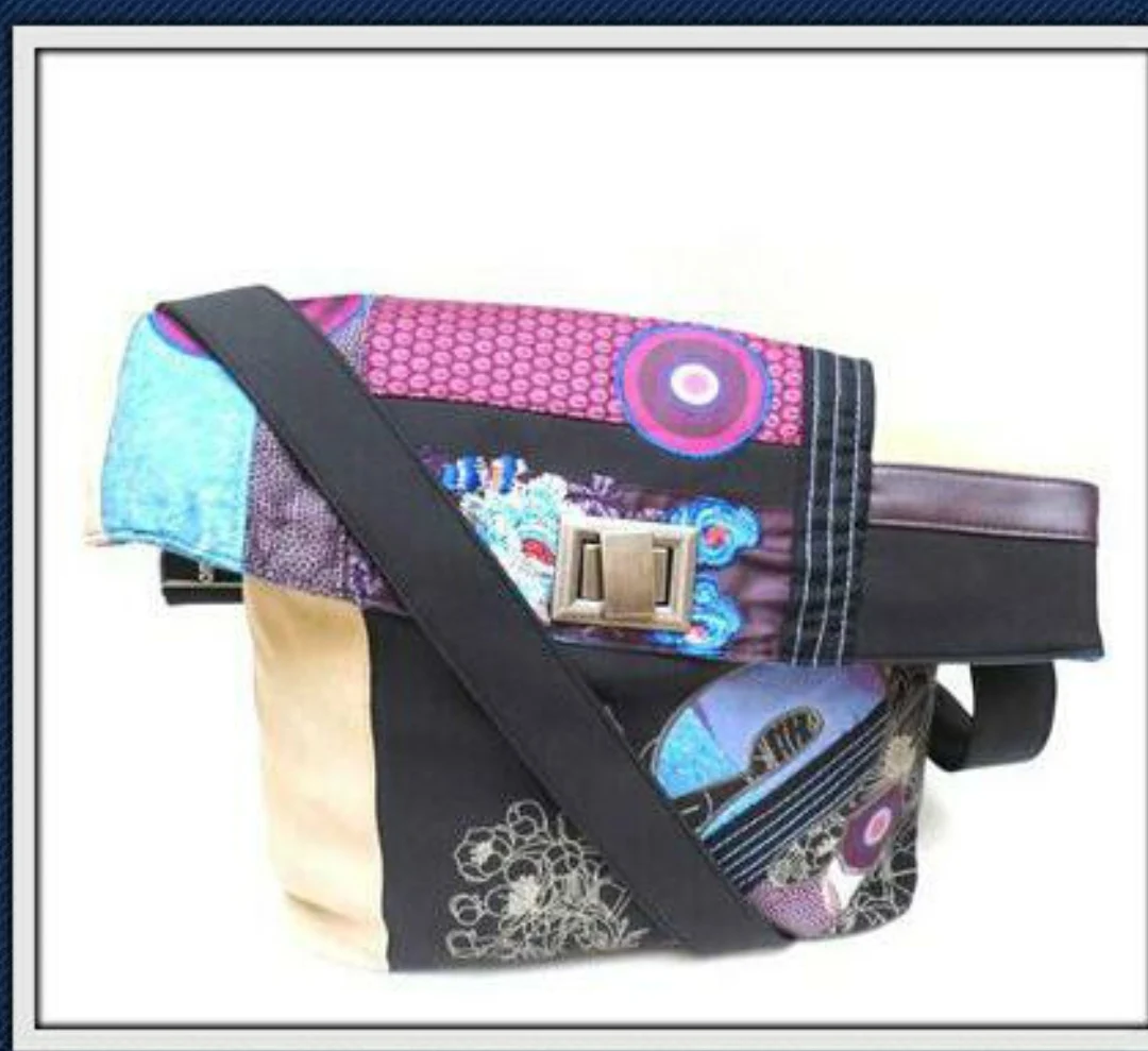 Spain D ladies fashion large-capacity handbag high-quality printing personality ladies embroidered messenger bag
Spain D ladies fashion large-capacity handbag high-quality printing personality ladies embroidered messenger bag