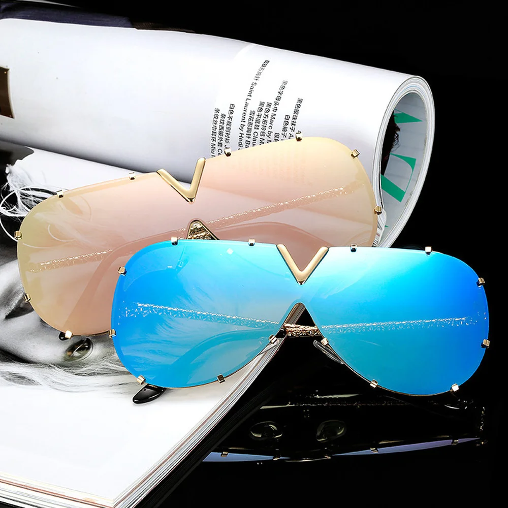 2021 New Fashion V One Piece Sunglasses For Female Vintage Oversize Sun Glasses Men UV400 Flat Top Punk Eyewear Shades For Women
2021 New Fashion V One Piece Sunglasses For Female Vintage Oversize Sun Glasses Men UV400 Flat Top Punk Eyewear Shades For Women