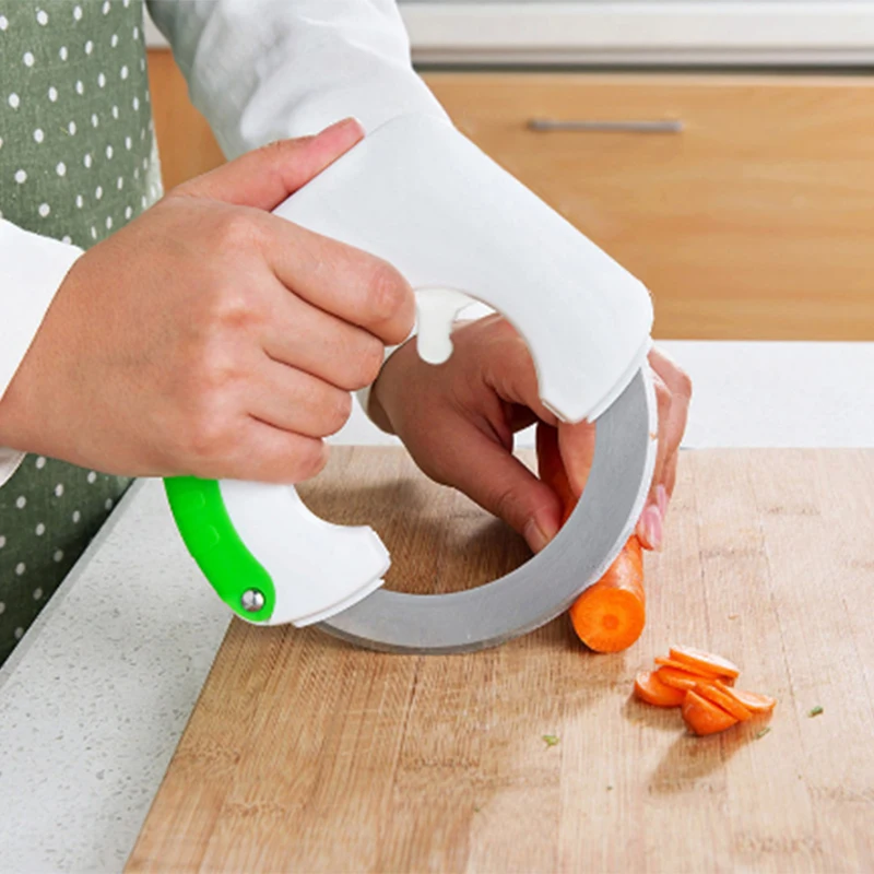 Multifunctional Circular Rolling Knife Stainless Steel Universal Kitchen Round Knife Vegetable Pizza Cutter Slicer for Chopping
Multifunctional Circular Rolling Knife Stainless Steel Universal Kitchen Round Knife Vegetable Pizza Cutter Slicer for Chopping