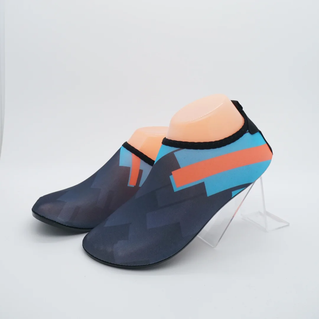 New Beach Shoes Men's and Women's Soft Bottom Wading Shoes Quick-Drying Children Upstream Shoes Seaside Walking Anti-Scratch
New Beach Shoes Men's and Women's Soft Bottom Wading Shoes Quick-Drying Children Upstream Shoes Seaside Walking Anti-Scratch