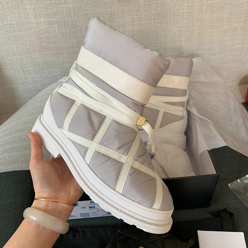 Mixed Colors Female Ankle Boots Round Toe Slip-on Winter Warmest White Black Fashion Non-Slip Waterproof High Quality Flat Boots
Mixed Colors Female Ankle Boots Round Toe Slip-on Winter Warmest White Black Fashion Non-Slip Waterproof High Quality Flat Boots