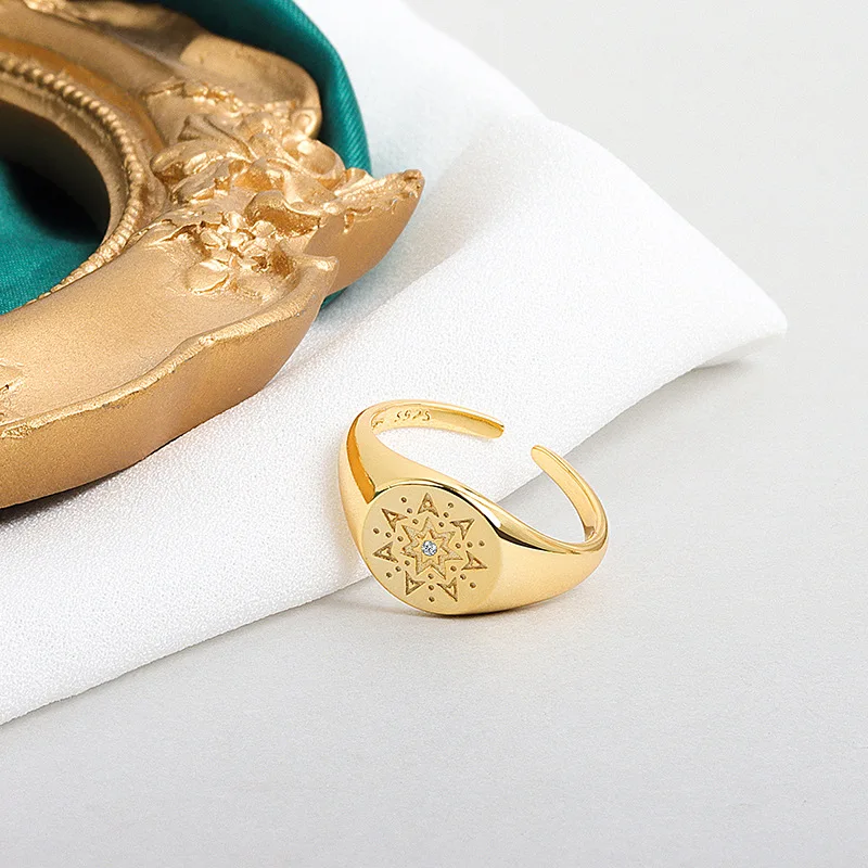 Elegant Lady Compass Sunflower Carved Pattern Opening Adjustable Ring Diamond Embellishment Party Sunflower Ring Jewelry
Elegant Lady Compass Sunflower Carved Pattern Opening Adjustable Ring Diamond Embellishment Party Sunflower Ring Jewelry