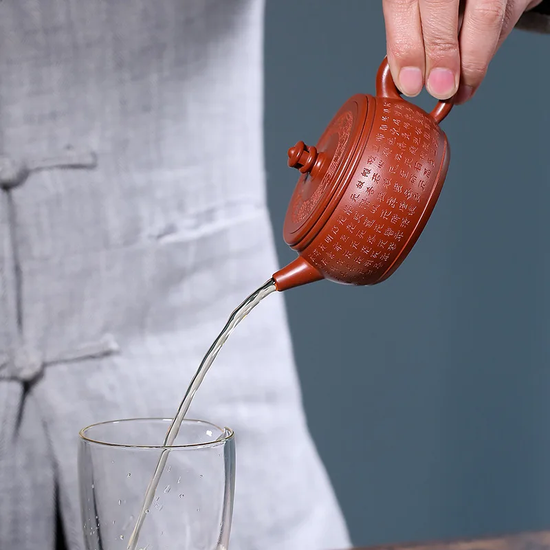 190ml Yixing Handmade Purple Clay Teapot Chinese Traditional Kungfu Tea Set Character Teapot Dark-red Enameled Pottery Teapots
190ml Yixing Handmade Purple Clay Teapot Chinese Traditional Kungfu Tea Set Character Teapot Dark-red Enameled Pottery Teapots